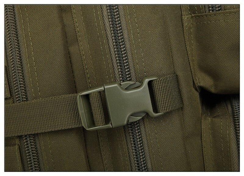 Großer Taktischer Rucksack Mit Mehreren Taschen